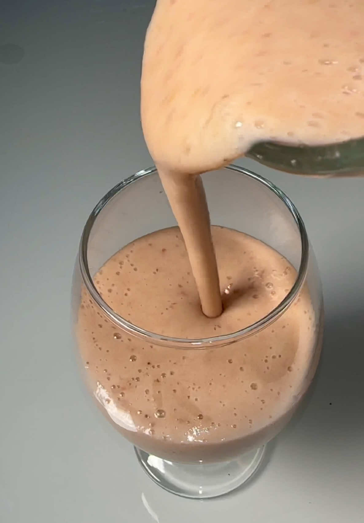 strawberry milkshake smoothie! #smoothies #milkshake #healthy #viralvideo #foru #foryourpage 