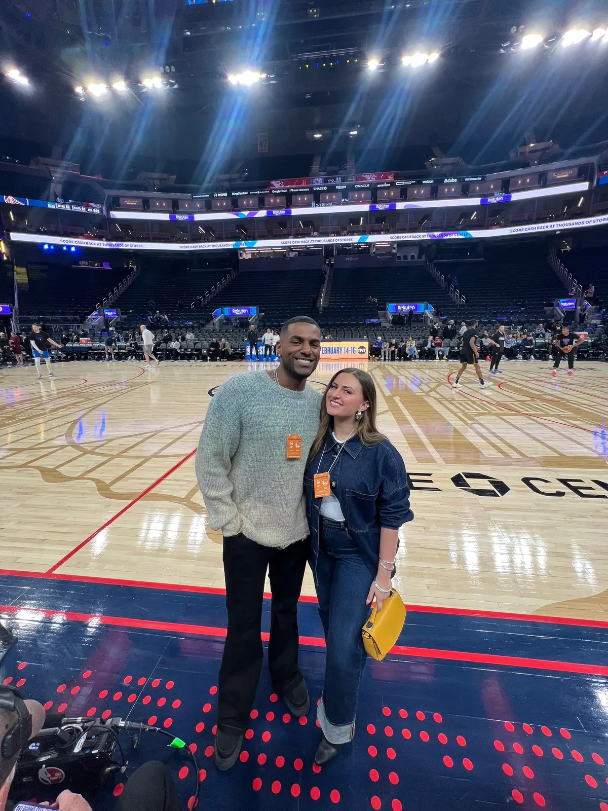 #warriorsbasketball #warriors #birthday #courtside #courtsideshootout #courtsideseats #aquarius #birthdaysurprise @warriors #NBA #basketballgameoutfits 