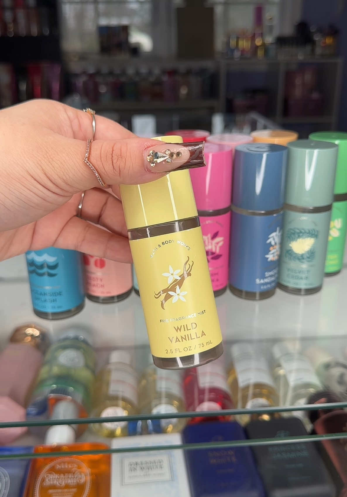 Let’s talk about the new @Bath & Body Works body mists 🩷 #bathandbodyworks #bathanfbodyworkshaul #SelfCare #perfume #perfumetok #perfumereview #fragrancetiktok #fragrancereview #girly #girlythings #girlytips #girlytok #fyp #foryou #explore #explorepage 