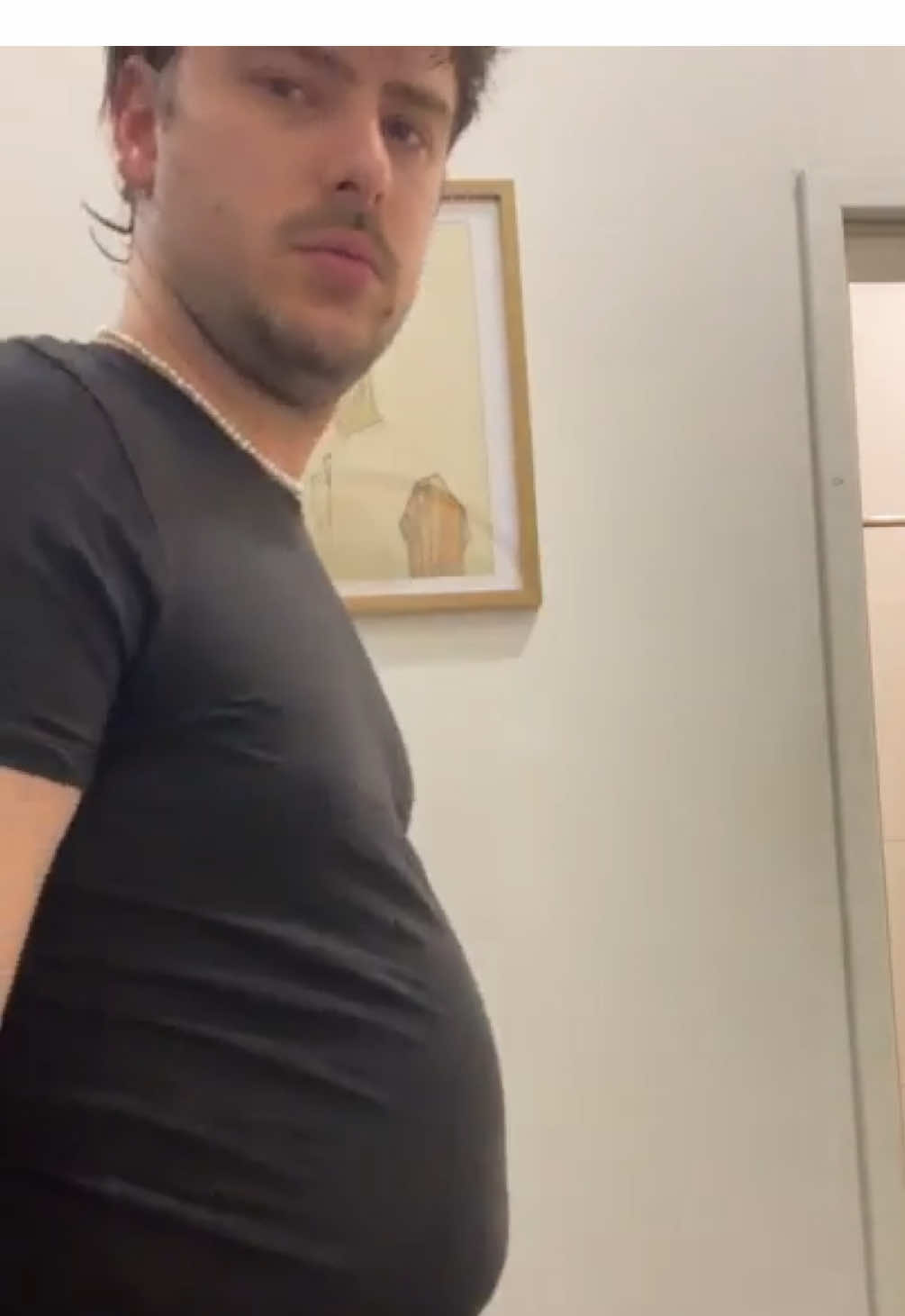 Feeling good in my body even if I have a belly. That is my way of thinking in 2025 and I'll stick to it ! I am gay and I don't wanna fit in the skinny obession anymore. #gay #gaytiktok #belly #bigandbeautiful #bbm #bigman 
