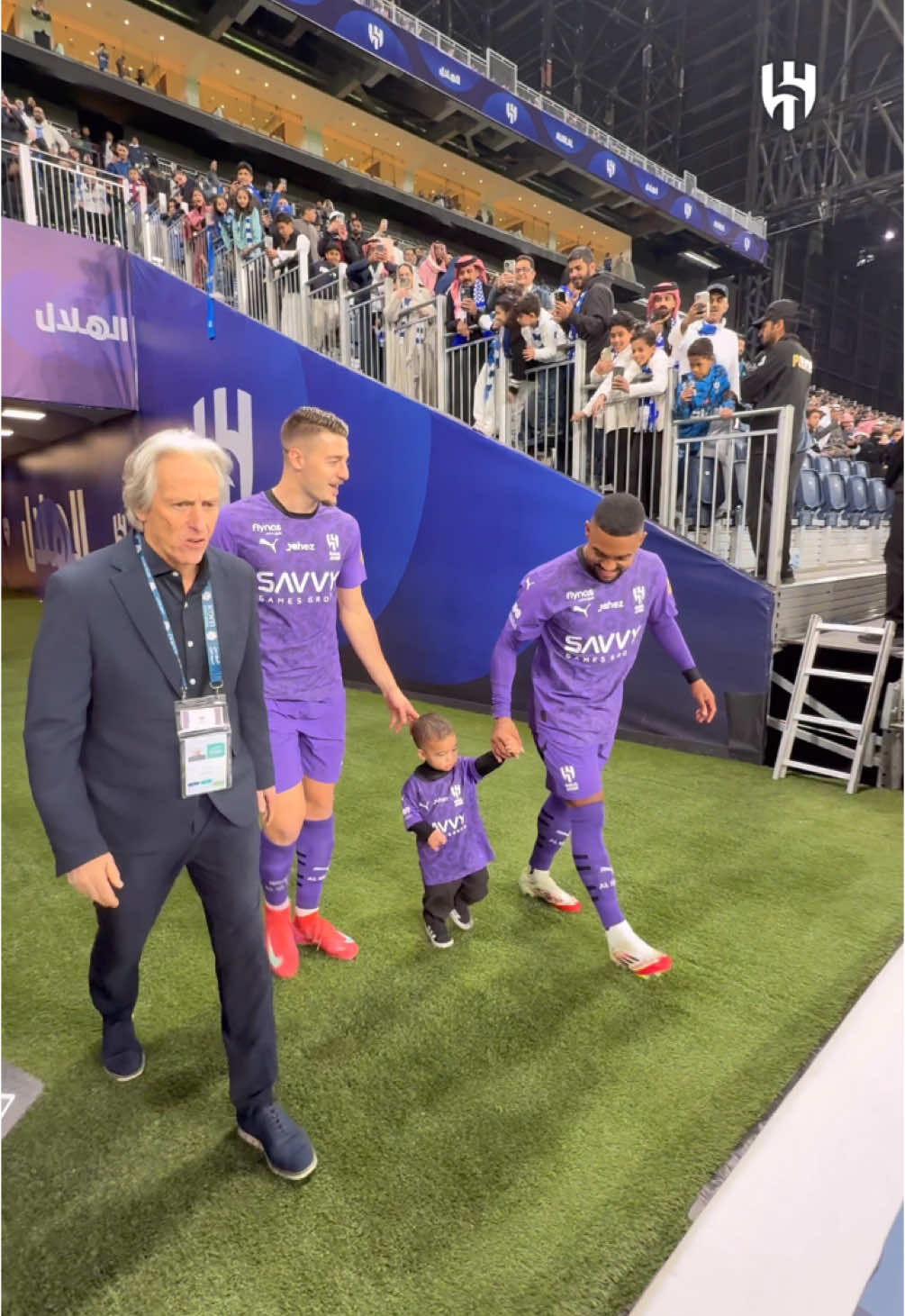 غابرييل بن مالكـوم 🤩🇧🇷 Dad duty, even on matchday! 👨‍👦⚽ #AlHilal 