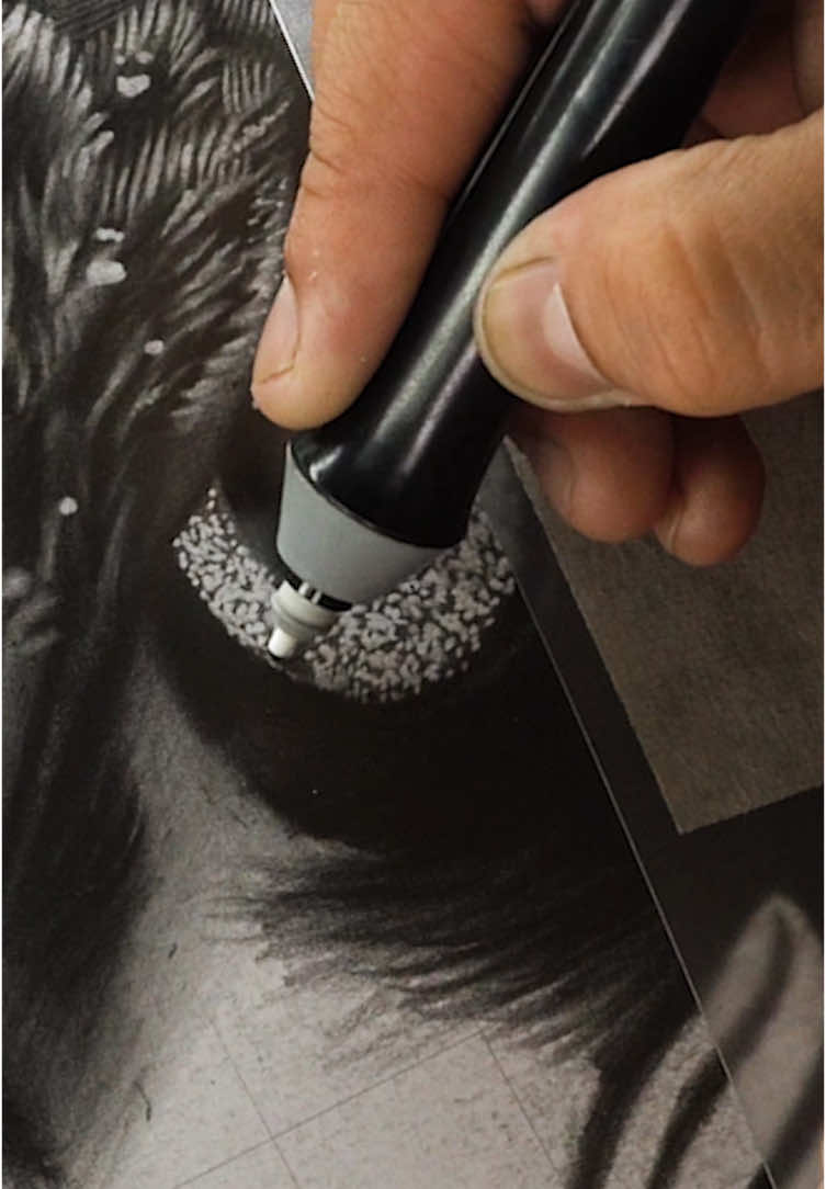Right way to use an electric eraser🤭 Tags: #artbyalihaider #alihaiderrehman #hyperrealistic #hyperrealism #hyperrealisticart #hyperrealismmasters #hyperrealisticdrawing #artist #artistic #artsy #artgallery #sketch #sketchbook #sketching #sketchup #drawing #outline #asmrart #asmrdrawing #trick #technique #eagle #eagledrawing #eagles #eagleeye #eagledrawing🎨   