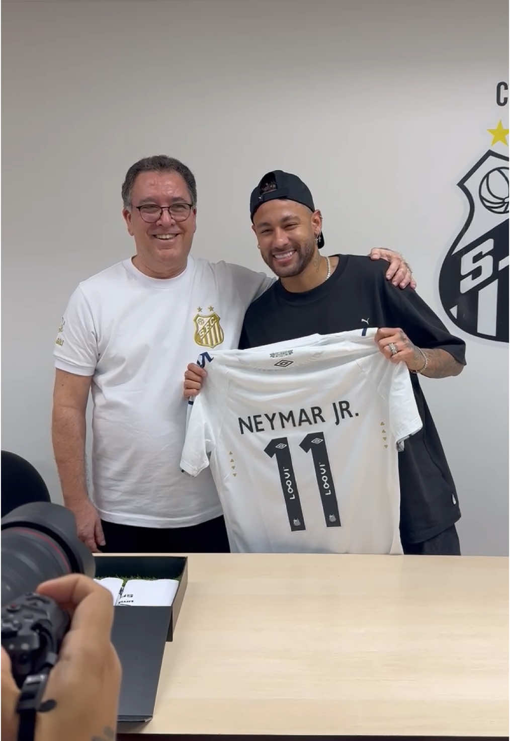 O Príncipe recebeu a 11. Agora é hora de buscar a sagrada camisa 10 na Vila Belmiro! 😍 #ThePrinceIsBack #Santos #SantosFC #TikTokEsportes #Futebol #Neymar #NeymarJr 