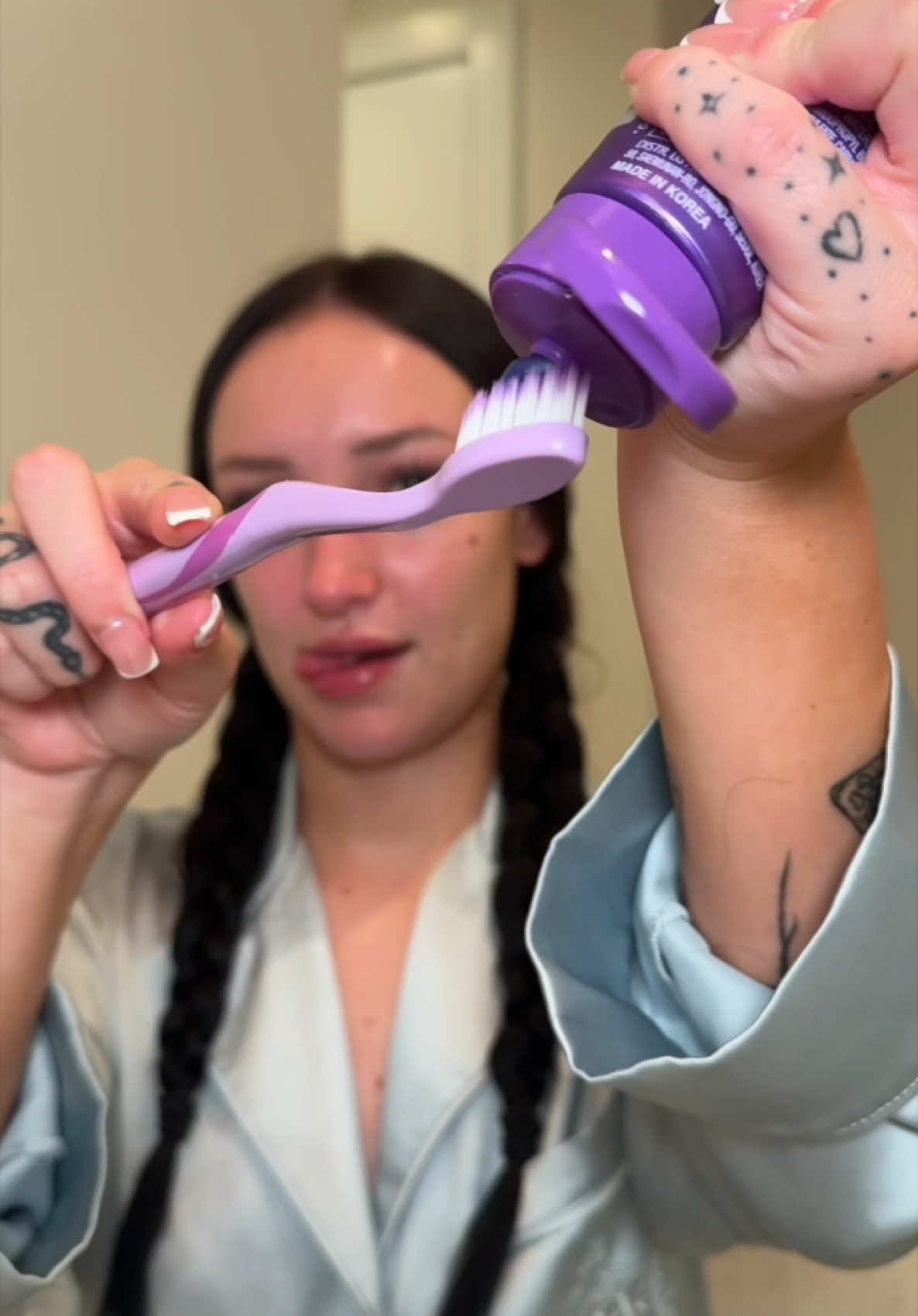 Teeth whitening update but at home?? Purple whitening toothpaste by Himalaya Pink Salt #HiPink @Avon Insider #avonpartner