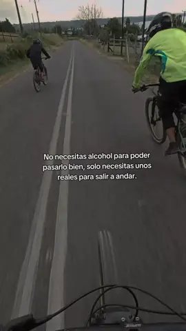 🫂 . . . . . . . ... #pyf #trend #konalavadome #konabikes #dh #pyf #a200 #cerro #bicicletas #viral_video #paratiiiiiiiiiiiiiiiiiiiiiiiiiiiiiii #mtb #mtbenduro #mtbendurochile #naturaleza #enduro #amigos #friends 