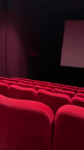 Ngeri ngeri sedap pertama nonton bioskop sendiri serasa bioskop milik sendiri 🤣🤣🤣#FrisianFlagENERGOplus #CapCut #makassartiktokers😎 #fypシ #viral #LIVEhighlights #XXI 