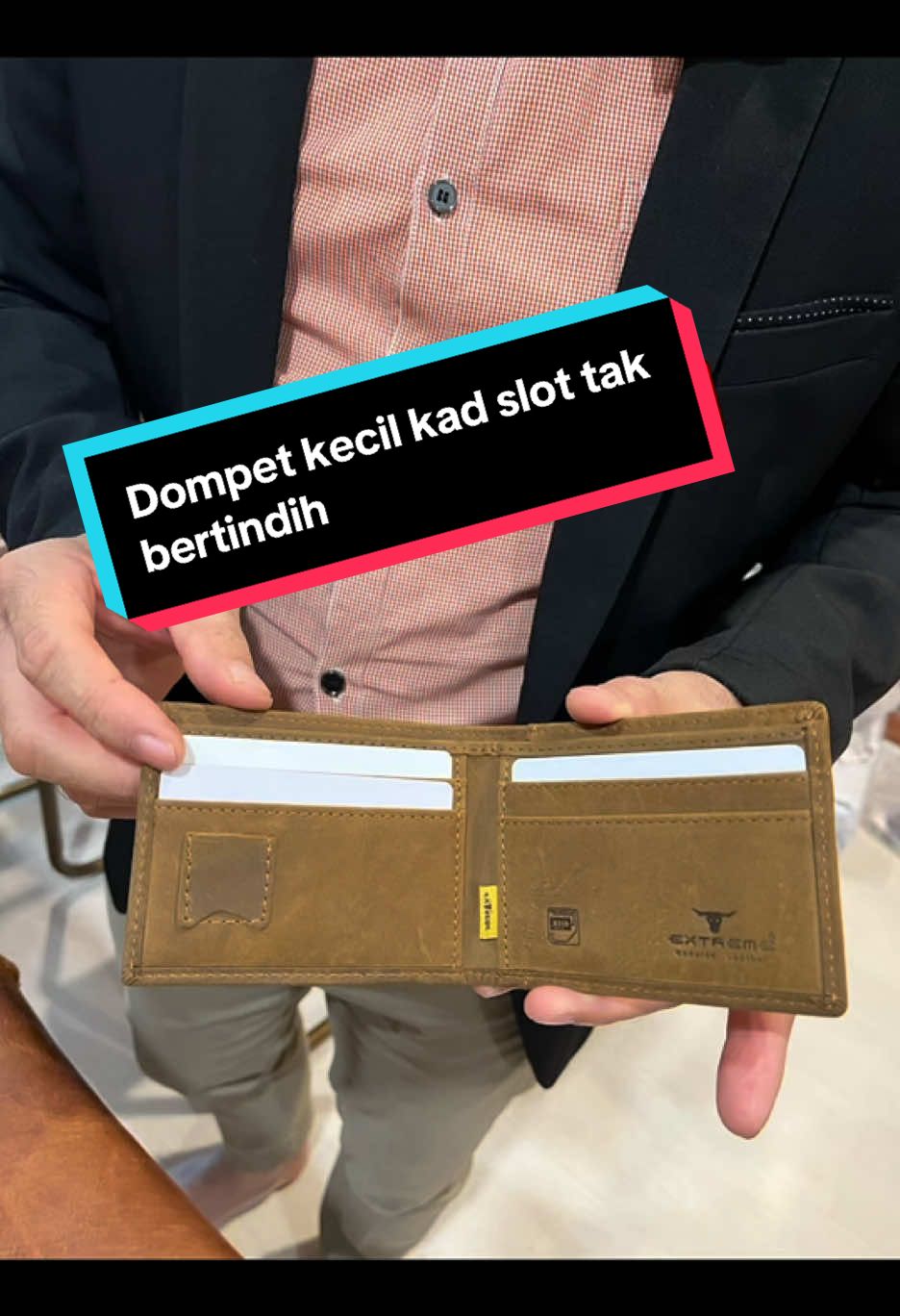 Dompet Energy kulit lembu asli, kad slot sama rata mendedah tak bertindih. #fyp #extremeleatherco #dompet #dompetmurah #dompetkulit #dompetkecil #leatherbifold #energywallet #smallwallet 