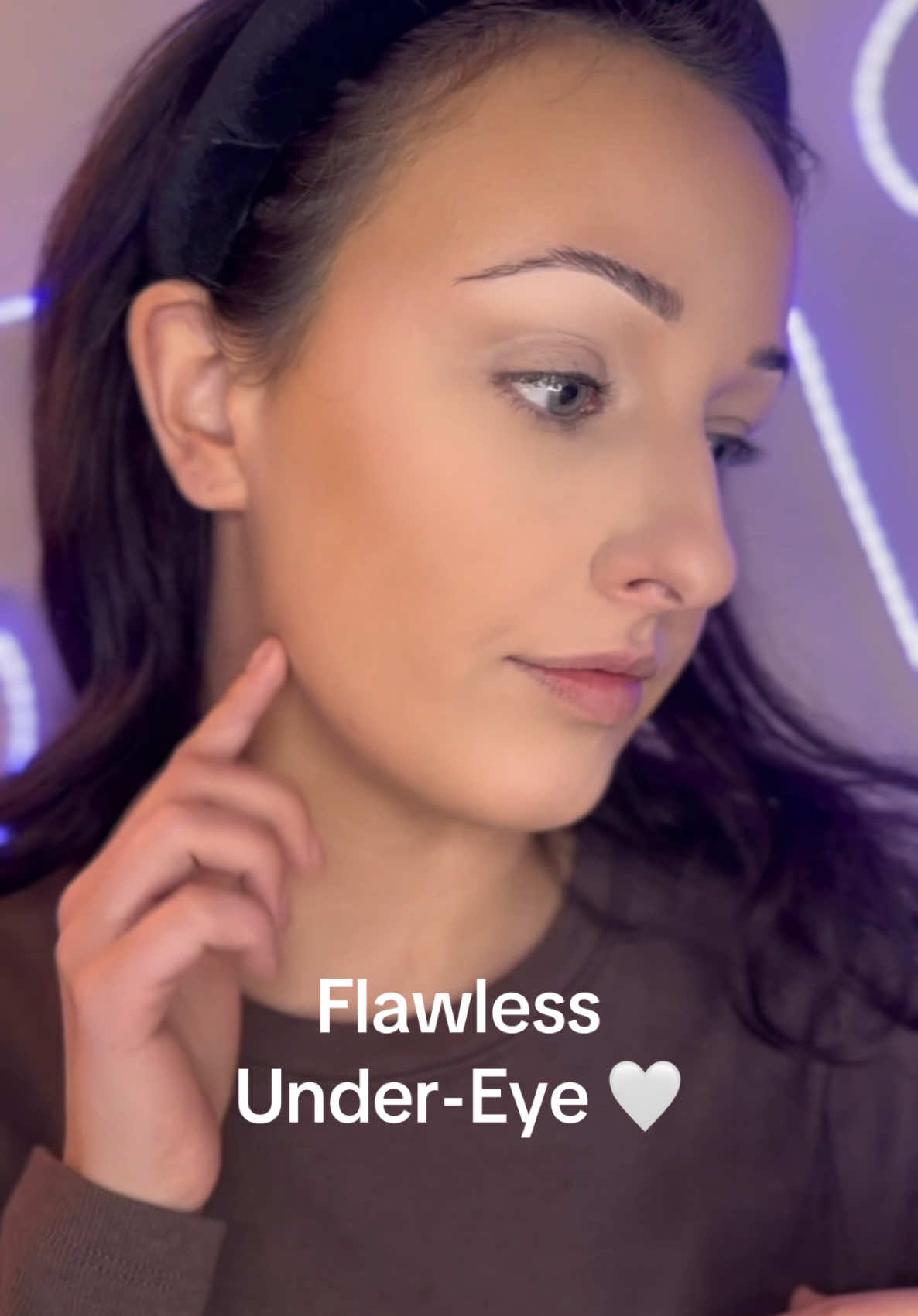 Favorite product for a flawless under-eye 🤍🤌🏼 @Huda Beauty  @hudabeautyshop  #flawlessundereye #makeuptransformation #hudabeautyeasybake #hudabeauty #flawlessmakeup #fypシ #foryoupage