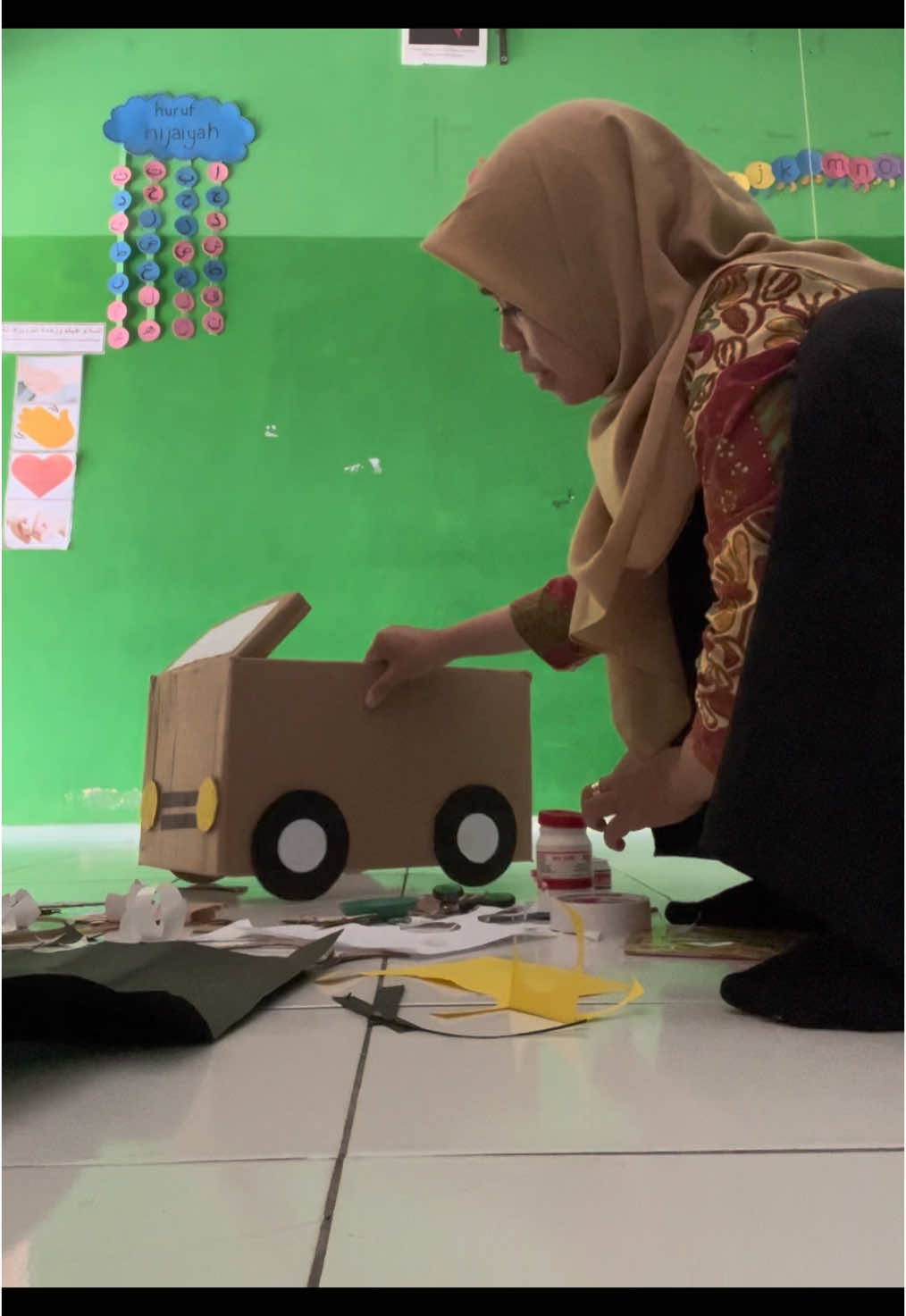 Kreasi mobil dari kardus bekas #fyp #DIY #diycraft #kerajinantangan #fypedukasi #kindergarten #paud #bermainsambilbelajar #pedagogia #montesori #gurutk #activityforkids #mobil 