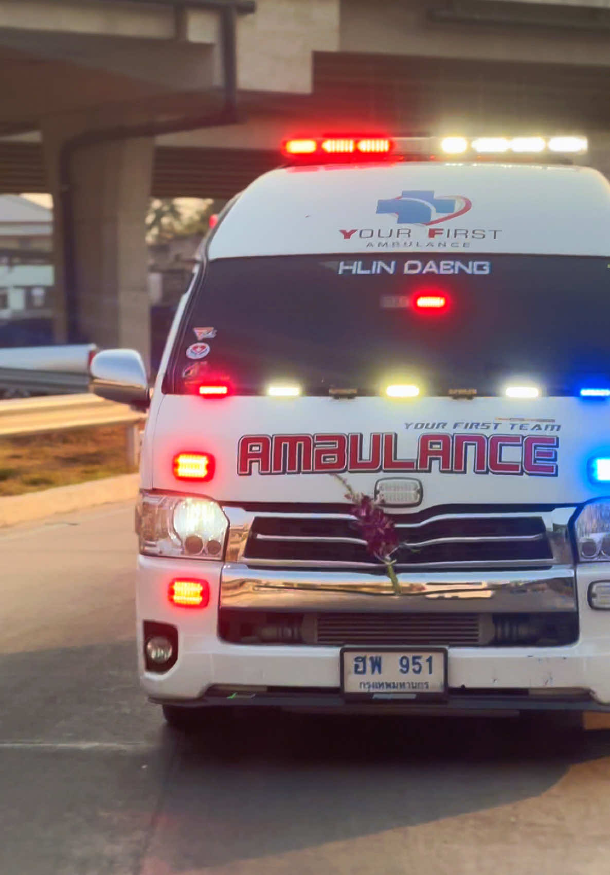 #รถตู้ #รถพยาบาลเอกชน #รถพยาบาล #yourfirst #yourfirst_ambulance 