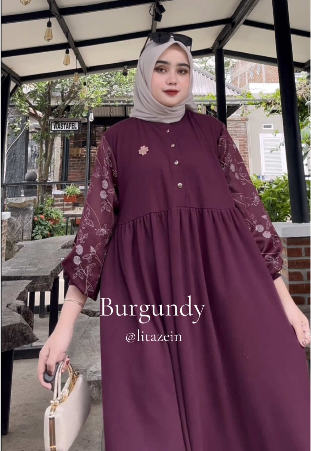 lebaran 2025, burgundy yaa?❤️‍🔥#gamislebaran2025 #gamissimple #ramadhan2025 #bajulebaran2025 #outfitbukber #gamisburgundy #dressburgundy 