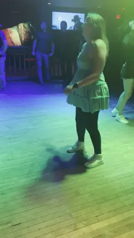 Another new dance in the books! Dance: Double D (Duck Dynasty) Song: Cut ‘Em All by Colt Ford.       #linedance #linedancers #community #countrybar #dancing #countrylinedance 