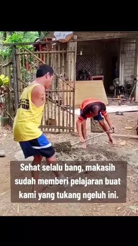Masih kah kita mengeluh dengan kehidupan ini..?? lihat lah abang yang satu ini, meskipun (maaf) berkekurangan tapi dia tetap tegar menjalani takdir hidupnya, sementara kita yang diberikan kesempurnaan, masih tetap mengeluh setiap saat. 🥹 #fyp #fypage #fypシ 