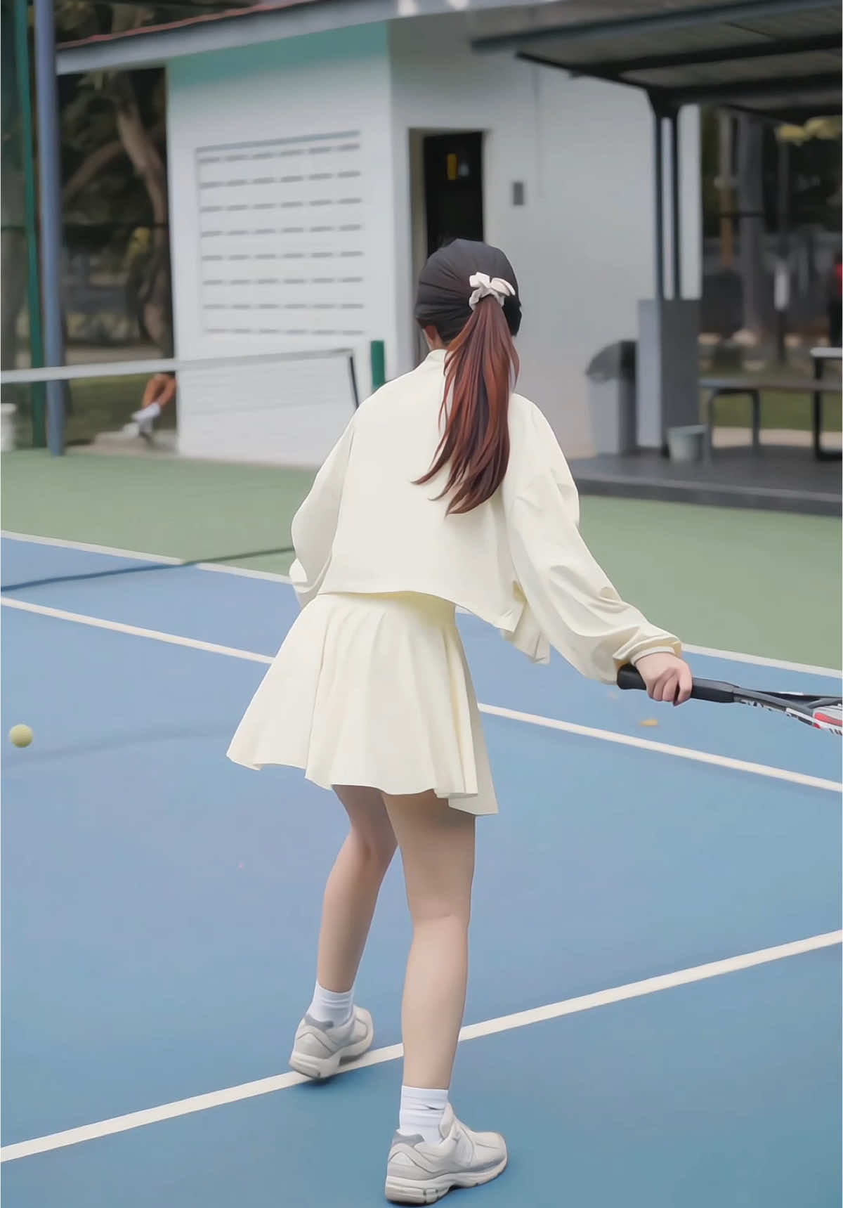 Serving up some fun in the sun! ☀🎾 Remember to stay protected with Glow & Lovely UV Duo Sunscreen while you play! #BebasMukaBelangMatahari #SunscreenUVDuo #UVDUO @glowandlovely_id