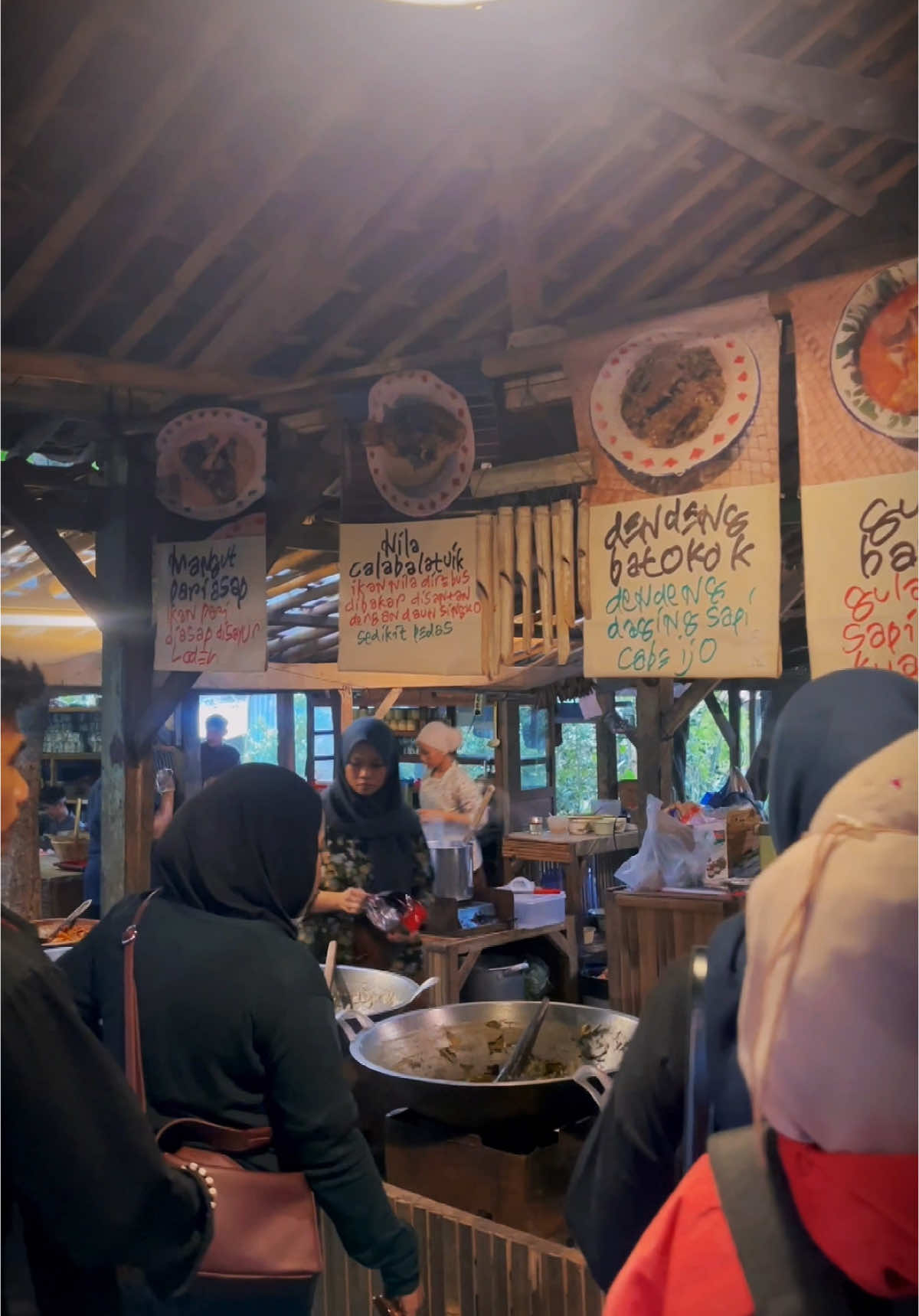 Hidden gem BSD 🤩 Warung tuman Bsd. Vibesnya kaya lagi di kampung halaman 🤩  #fyp #hiddengembsd #fypage #fypツ #warungtumanbsd #fypシ゚ #fypage #fyppp #masakanjawa #masakansunda #bsd 