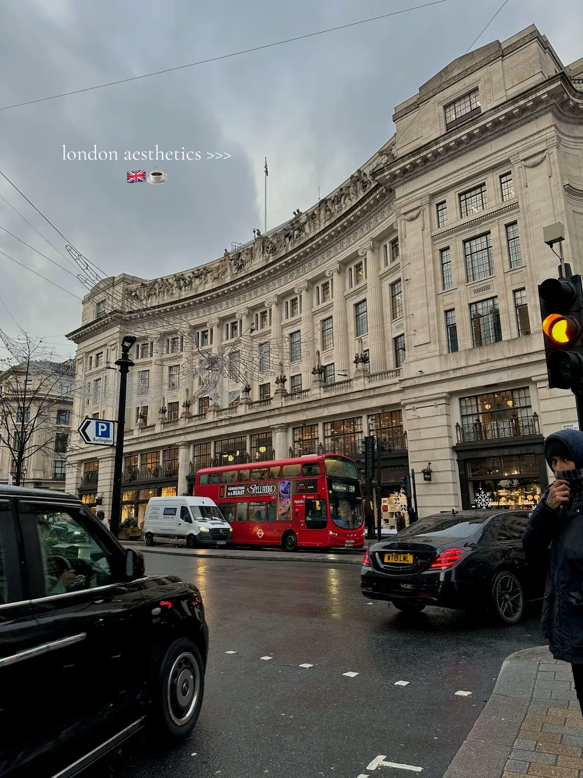#london #londonlife #londontiktok #traveling #shopping #europe #traveltiktok #christmasinlondon #cozyvibes #londonfood 
