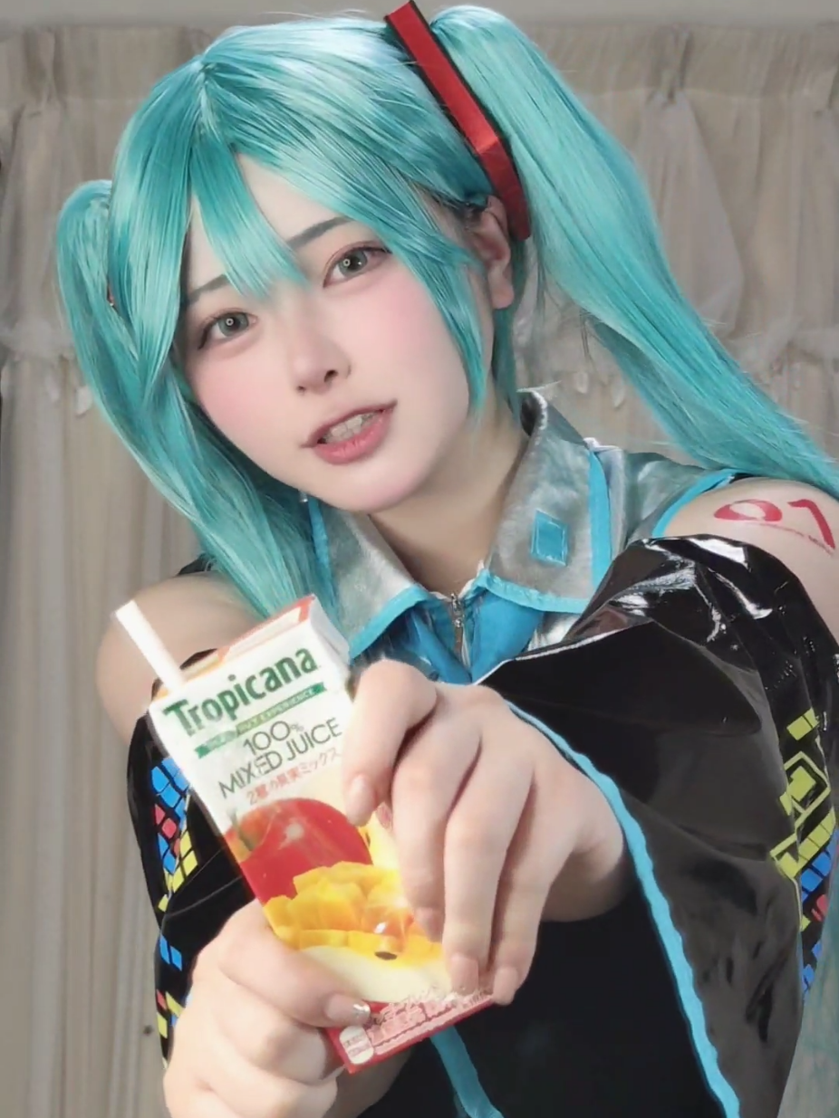 さぁ飲みなさい(o🥗'▽')#popipo #hatunemikucosplay #初音ミクコスプレ #miku 