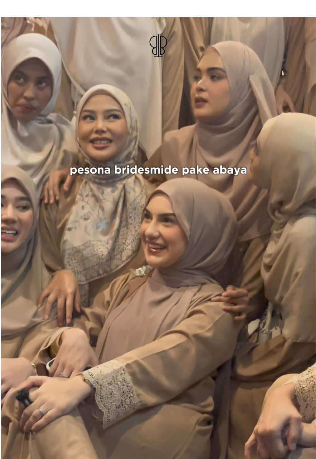 Replying to @Fitri fadlan15  pesona bride smide pake abaya, terbyata simpel tapi tetep cantik😍🙌🏻 #bridesmid #bajubridesmaid #onesetumroh #abayafashion 