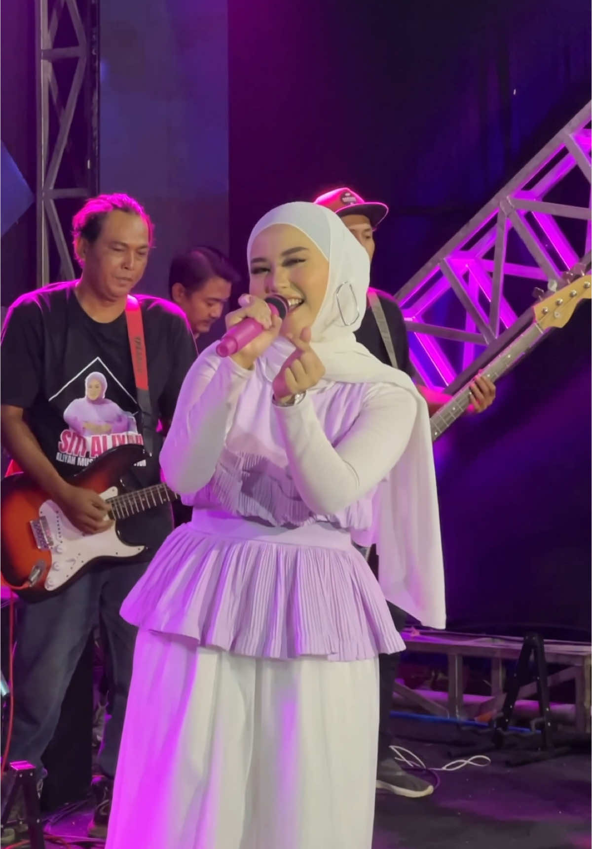 Lagunya bumil cantik @Dede Risty 😍 #sitialiyah #orkespink #aliyahmusiccolaboration #amc #setiasecinta #tarlingpantura #tarling_indramayu_cirebon #fyp 