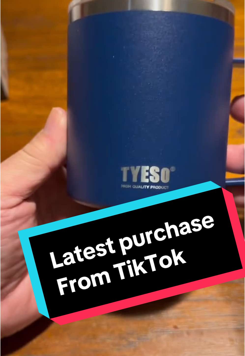 Tyeso vacuum insulated mug with handle. It keeps your drink hot (or chill).  Grab your favorite color and one for the person you love. #Tyeso #vacuuminsulatedmug #hotcoffee #colddrinks #stainlesssteelmug #保溫杯推薦 #thermalcup #createtowin 