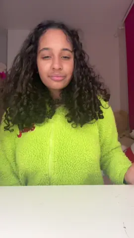 Im surprised i remembered to film this everyday but the transitions atee down #fyp #hair #transitions #curlyhair #viral_video #meow 