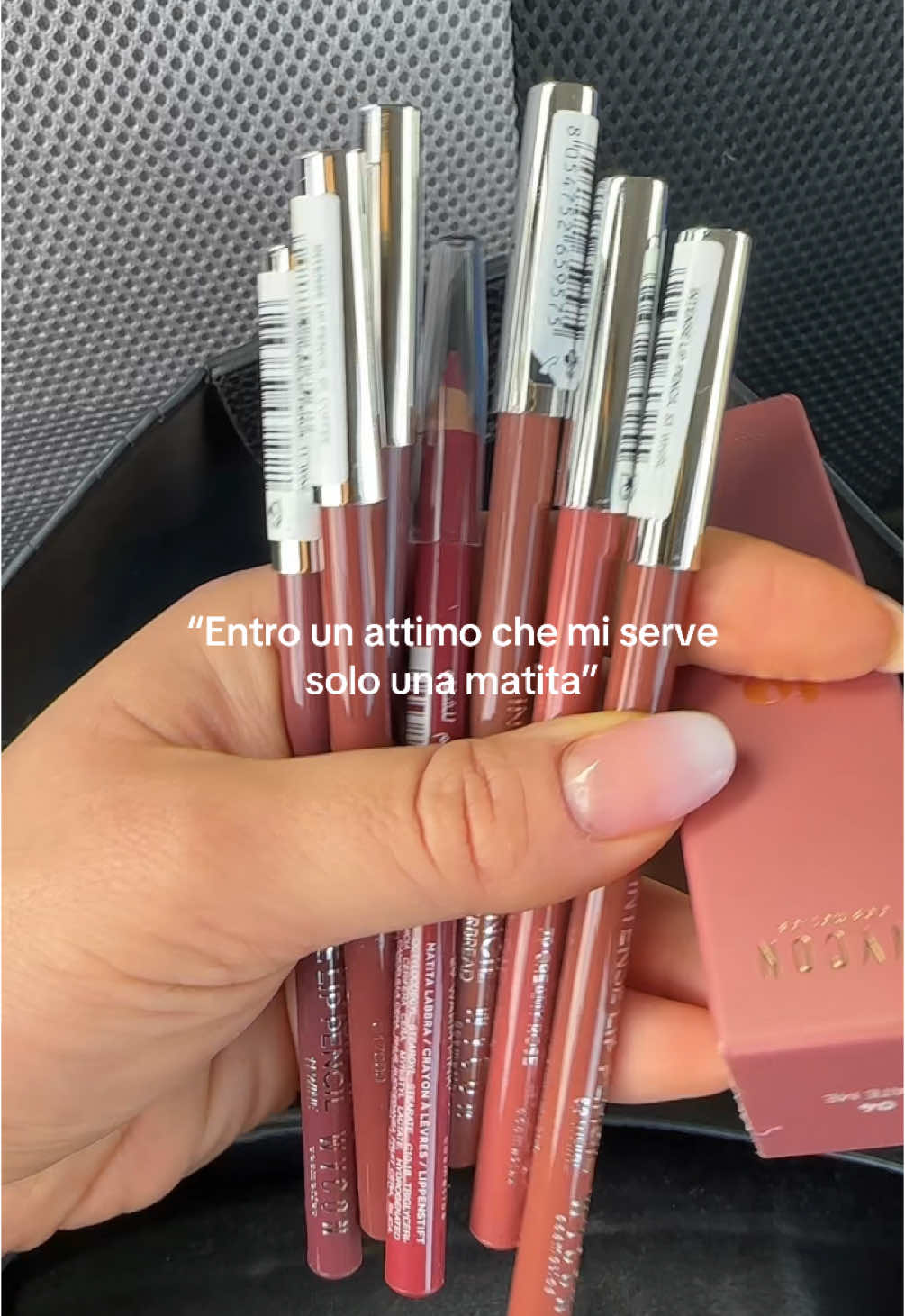 ✨non troppo rosa, non troppo marroncina✨ #makeup #lipstick #lipoil @wyconcosmetics_official 