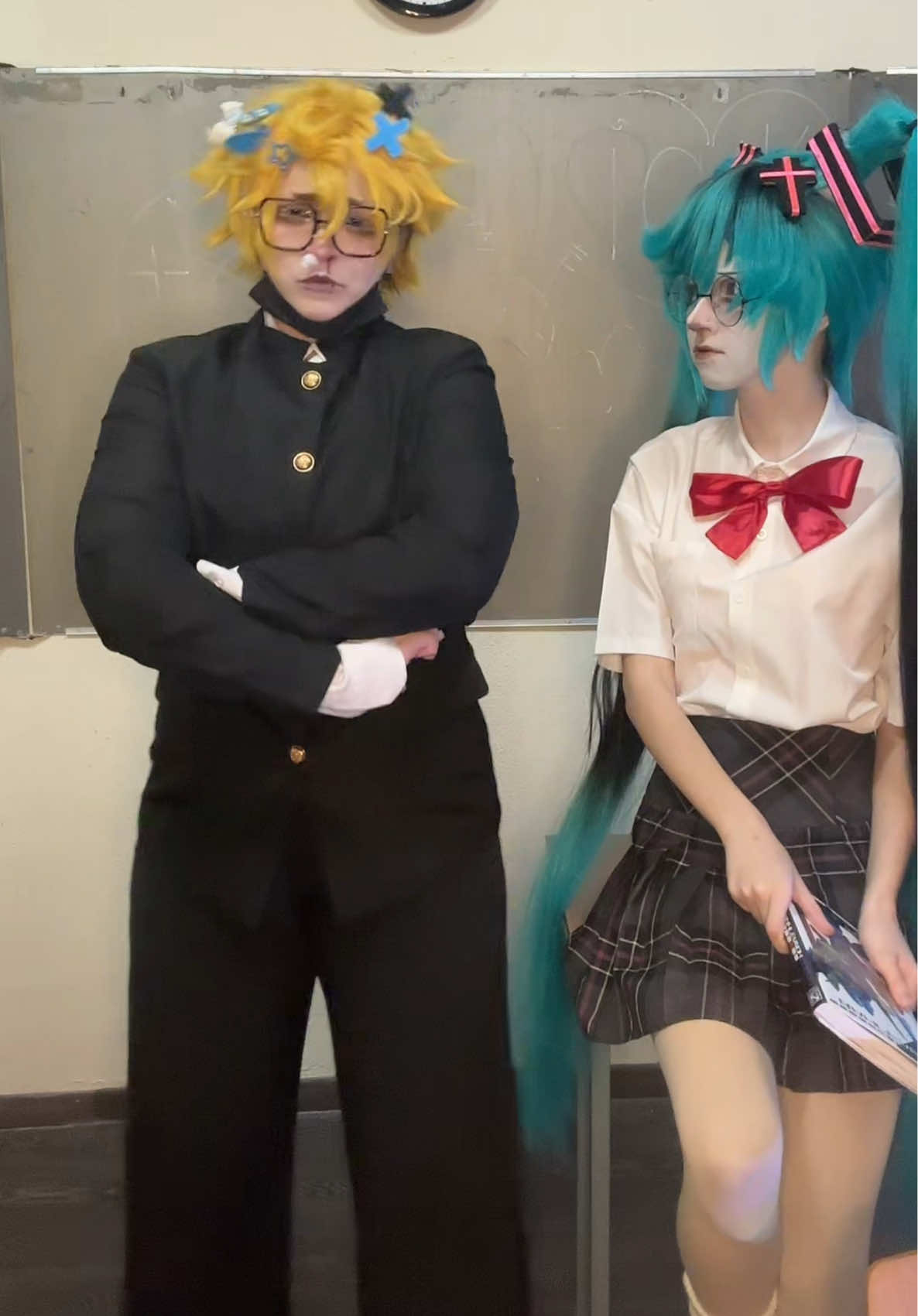 тгк: шкафы в скелетах Мойши55 Miku: @Shuma!!☆ #lenplusboy #plusboy #mikurottengirl #rottengirl #lencosplay #mikucosplay #cosplay #vocaloidcosplay #vocaloid #yaoi 