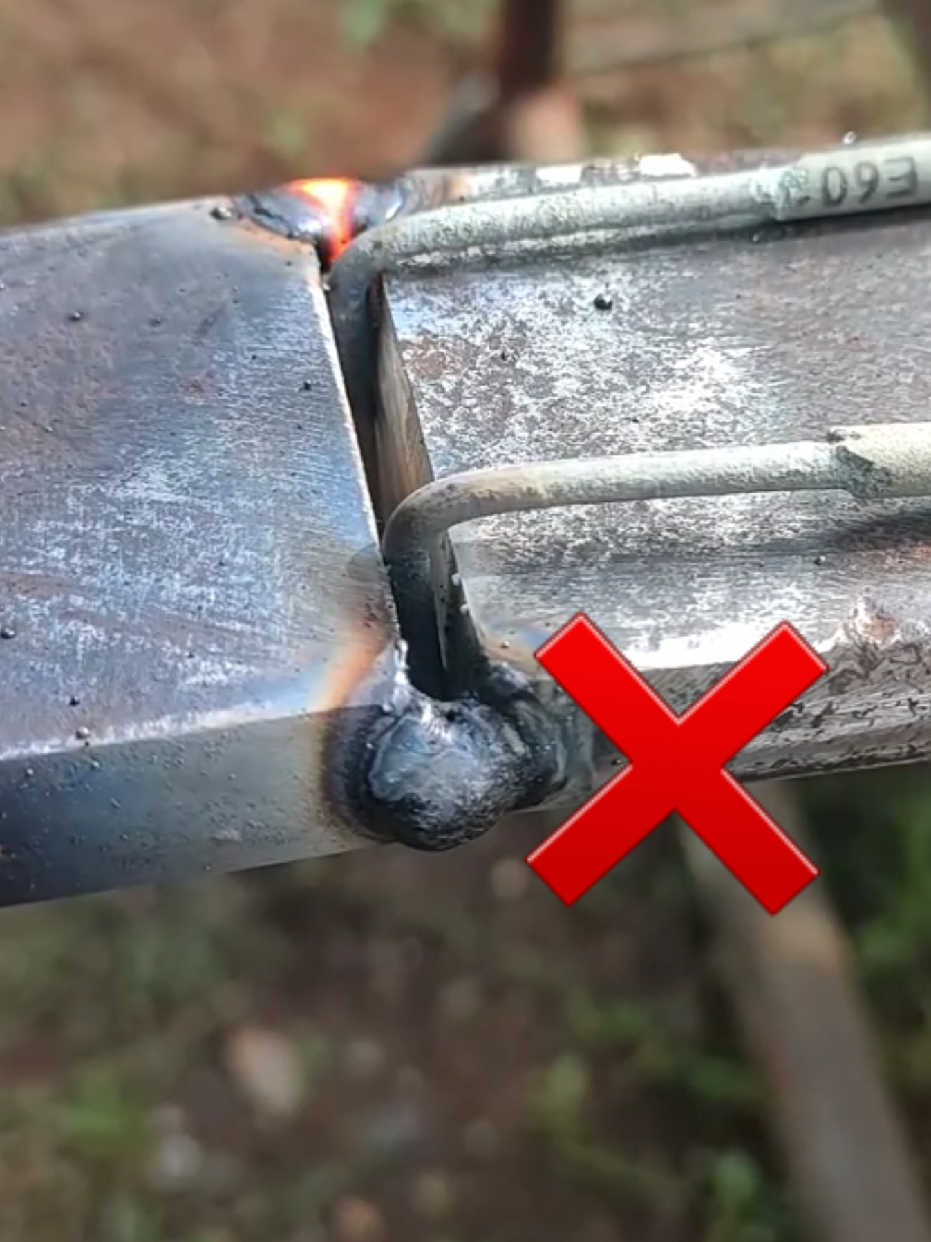 Correct initial welding technique on steel plate joints according to welding procedures #Welding #Welder #WeldingCreativeTools #WeldingLife #Amazing #TipsAndTricks #DIY  #WeldingCommunity #MetalWorking #StickWelding #ArcWelding #Technique #ShieldedMetalArcWelding #WeldingEducation #WeldingTraining #Fyp #WeldingIndustry #WeldingCareers #WeldingSafety #WeldingArt  #WeldingProjects #CuttingSkills #Weldinglnspiration #WeldingMotivation 