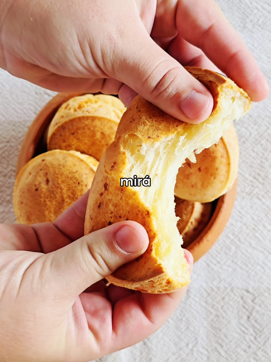 La receta más fácil del mundo 🤯 Para preparar esta delicia sólo necesitás unos pocos ingredientes y una licuadora, y te aseguro que el resultado te va a encantar.  ¿Vos cómo le decís: chipa o chipá? Contame en los comentarios 😉 👉 Ingredientes:  1 huevo  150 cc de leche  75 cc de aceite  1 cdita de polvo de hornear  Sal a gusto  150 gr de queso rallado  175 gr de fécula de mandioca. #singluten #sintacc #glutenfree #celiaquia #Receta #chipa #soyceliaconoextraterrestre #soyceliaconoet #trancas #tucuman #argentina