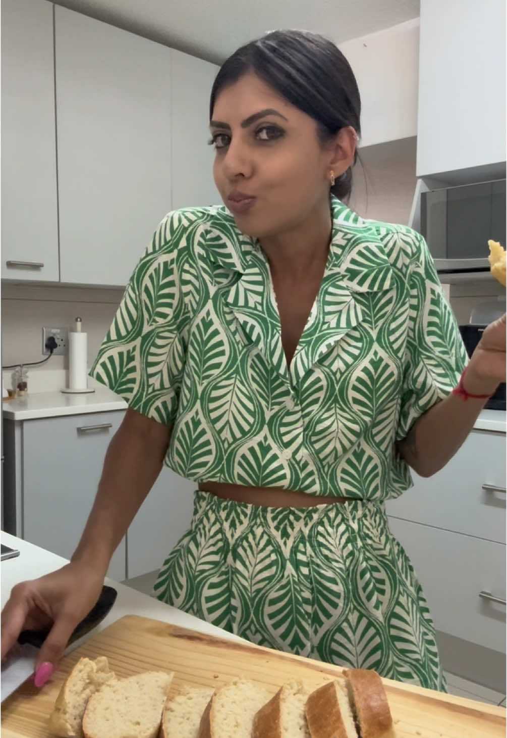 Bread & butter girl 💁🏻‍♀️ #bread #baked #freshlybaked #butter #bake #fyp #fypp #foru #sama28 