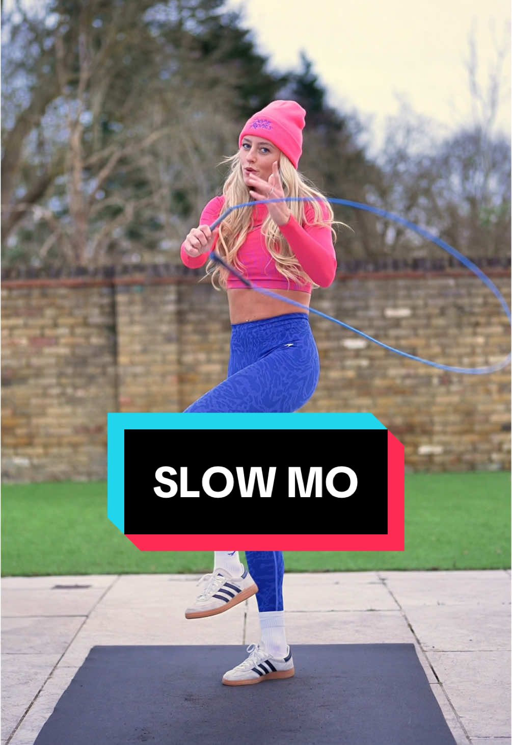 Replying to @Jesus_Loves_You43.1 this trick is called the mic release 😊 you can learn it on my app @Fancy Feats Jump Rope App along with loads of other tricks & combos 🕺 #jumprope #skipping #slowmotion #slowmo 