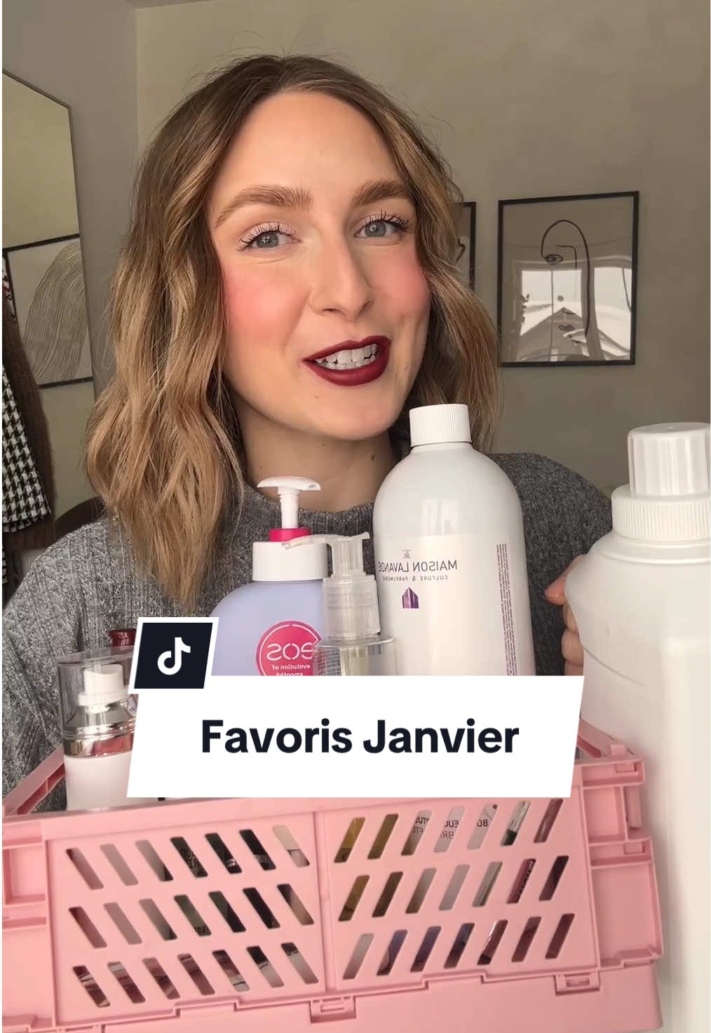 Les produits que j’ai utilisé non-stop en janvier! Je continue ce concept le reste de l’année? 🥰 @BenefitCosmeticsCA @L’Oréal Paris @Maybelline NY @mylana.cosmetiques @maccosmetics @makeupbymario @Youth To The People @Esthederm @Kérastase @eos Products @Maison Lavande #maquillage #skincare #soinvisage #makeup #haircare #bodycare #scent #beauté #conseilbeauté #beautyfavorites #favoris #favorisdumois #januaryfavorites 