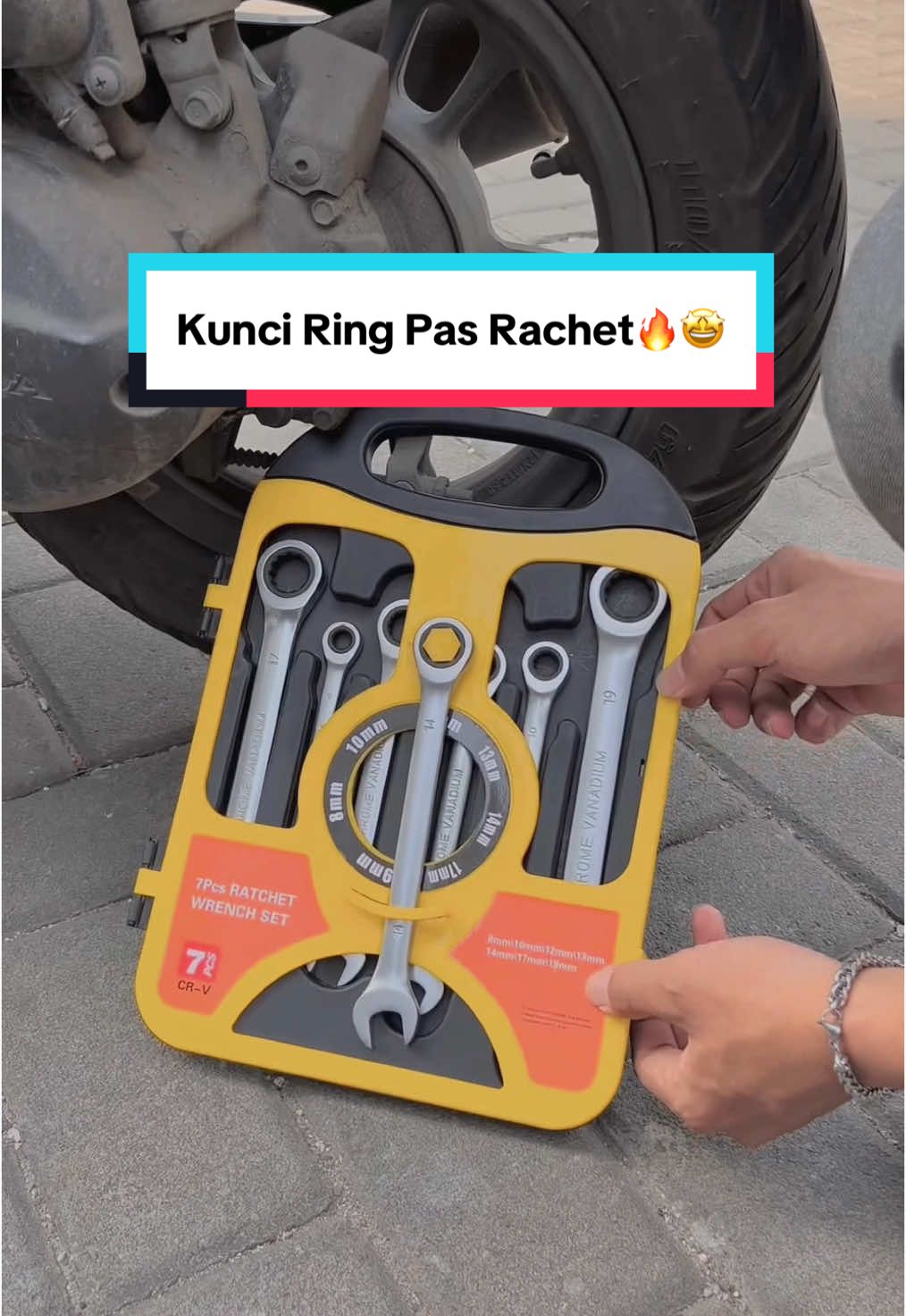 Kesempurnaan dalam setiap putaran! 🔧 Kunci ring pas rachet, kombinasi kekuatan dan kenyamanan untuk pekerjaan yang lebih cepat dan efisien. Siap bantu menyelesaikan proyek dengan presisi!