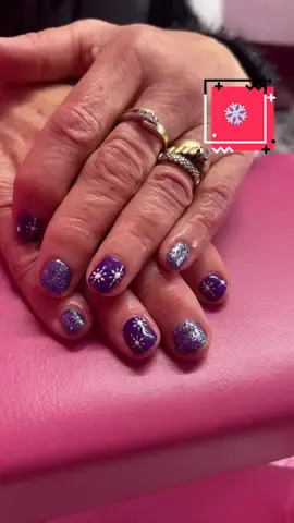 Snowflakes ❄️ #nails #nail #nailtech #nailtechlife #nailtechcheck #nailartist #naillife #naillove #nails💅 #tiktoknails #nailsalon #nailtutorial #naildesigns #nailoftiktok #nailsoftheday #nailobsession #nailover #nailssalon #nailsofinstagram #nailsinspo 