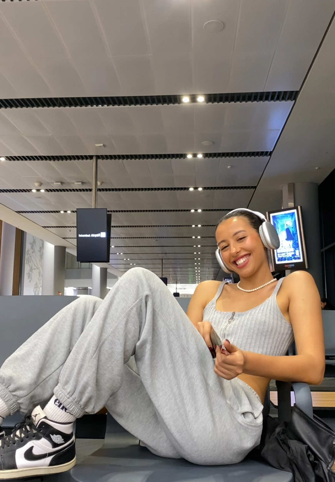 Layovers are so long for no reason😭 #travel #layover #airport #flying #plane #traveltiktok #travellife #traveltok #relatable #humor #humortiktok #trendingvideo #viral_video #fyp #fypシ゚ #airportoutfit #OOTD 