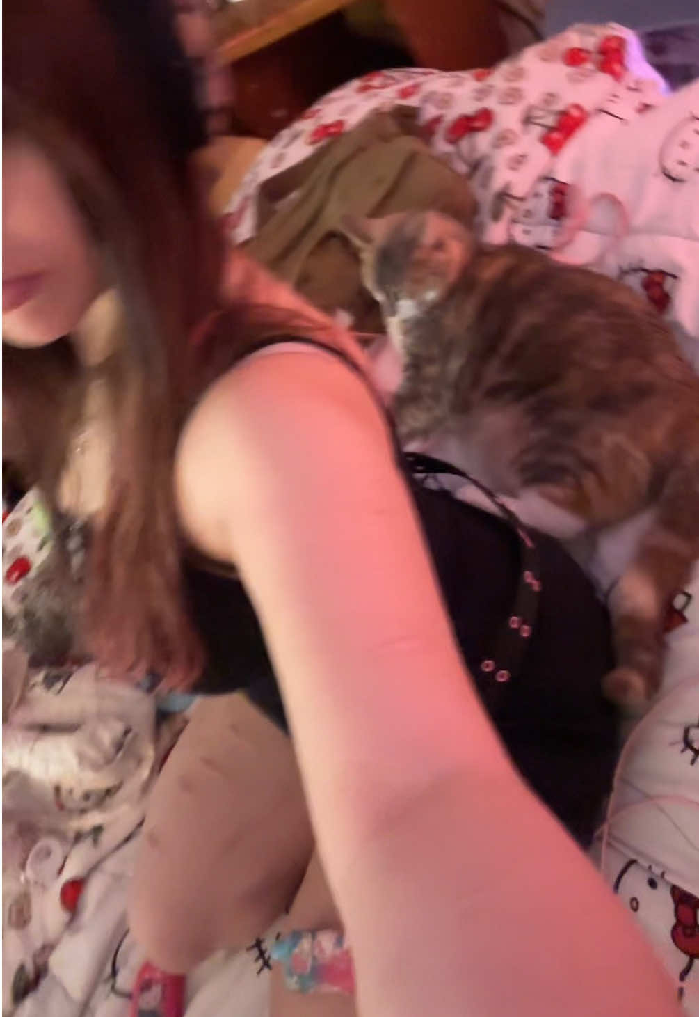 Kitty kicking my butt hehe😭😞☝️🐱🎀🤍(I ain’t rocking no one’s shit)