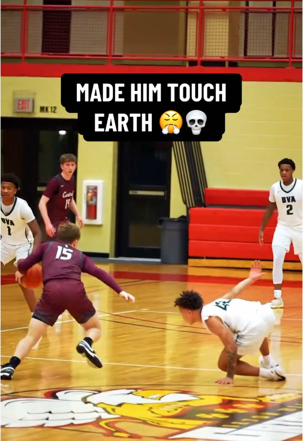 Bro went down so slow 😅😭 (@Tr35ive Visuals) #crossedup #anklebreaker #youthbasketball 