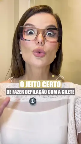 “✨ Raspar ou não raspar? Vamos falar sobre o jeito certo de usar a gilete para evitar irritações e conquistar uma pele lisinha e saudável! ➡️ Dicas importantes: 1️⃣ Use água morna para abrir os poros e facilitar o deslize. 2️⃣ Experimente aplicar óleo, hidratante ou até condicionador de cabelo para proteger a pele e suavizar o processo. 3️⃣ Sempre raspe no sentido do crescimento do pelo para evitar pelos encravados. 4️⃣ Finalize com uma boa hidratação para acalmar a pele. ❓ Mas e aí, depilar com gilete engrossa os pelos ou é mito? ❓ Qual método de depilação você acha melhor: gilete, cera, laser ou outro? Deixa aqui nos comentários sua opinião e experiência! 👇 Vou aproveitar para explicar mais sobre esses mitos e os melhores métodos em um próximo vídeo. 😉” 6 d