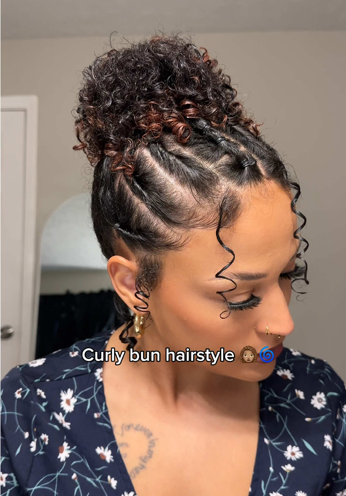 We doesn’t love a elevated curly bun?! 😍 I used @Curlsmith 😊 #curls #curlyhair #curlybun #curlyhairstyles 