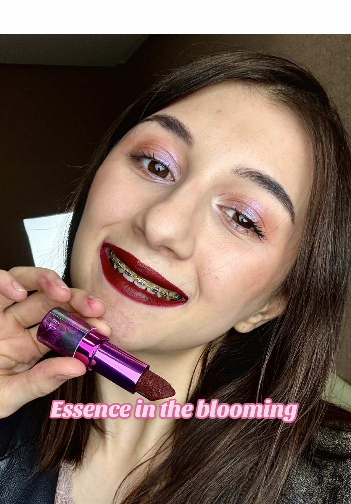 Готическая помада от @essence in the blooming , очень красивая, всего 70грн на нотино! #essence #lip #lipstick #gotica #помада #помададлягуб #ессенс #готика #вампиры #beauty #косметика #обзор #обзоркосметики #губы #бьютиблогер #бьюті #бьютіблогер #оглядкосметики #украина 