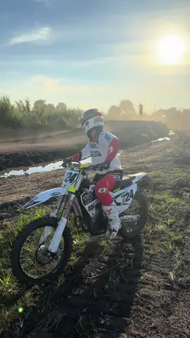 Been loving my dirtbike lately #motocross #motox #dirtbikes #dirtbike #moto 