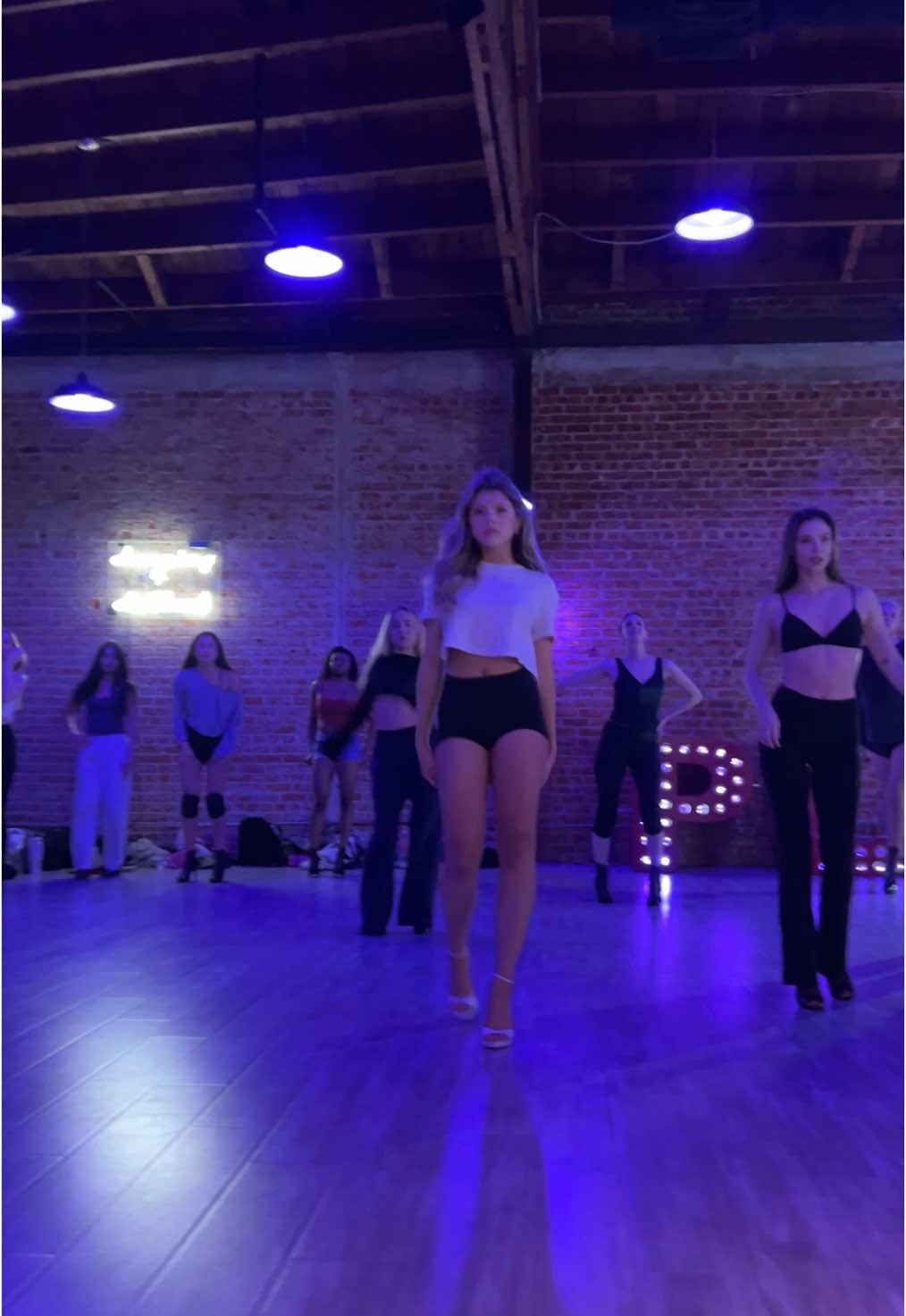 Just a lil clip from heels class 🤍 #neelajolene 