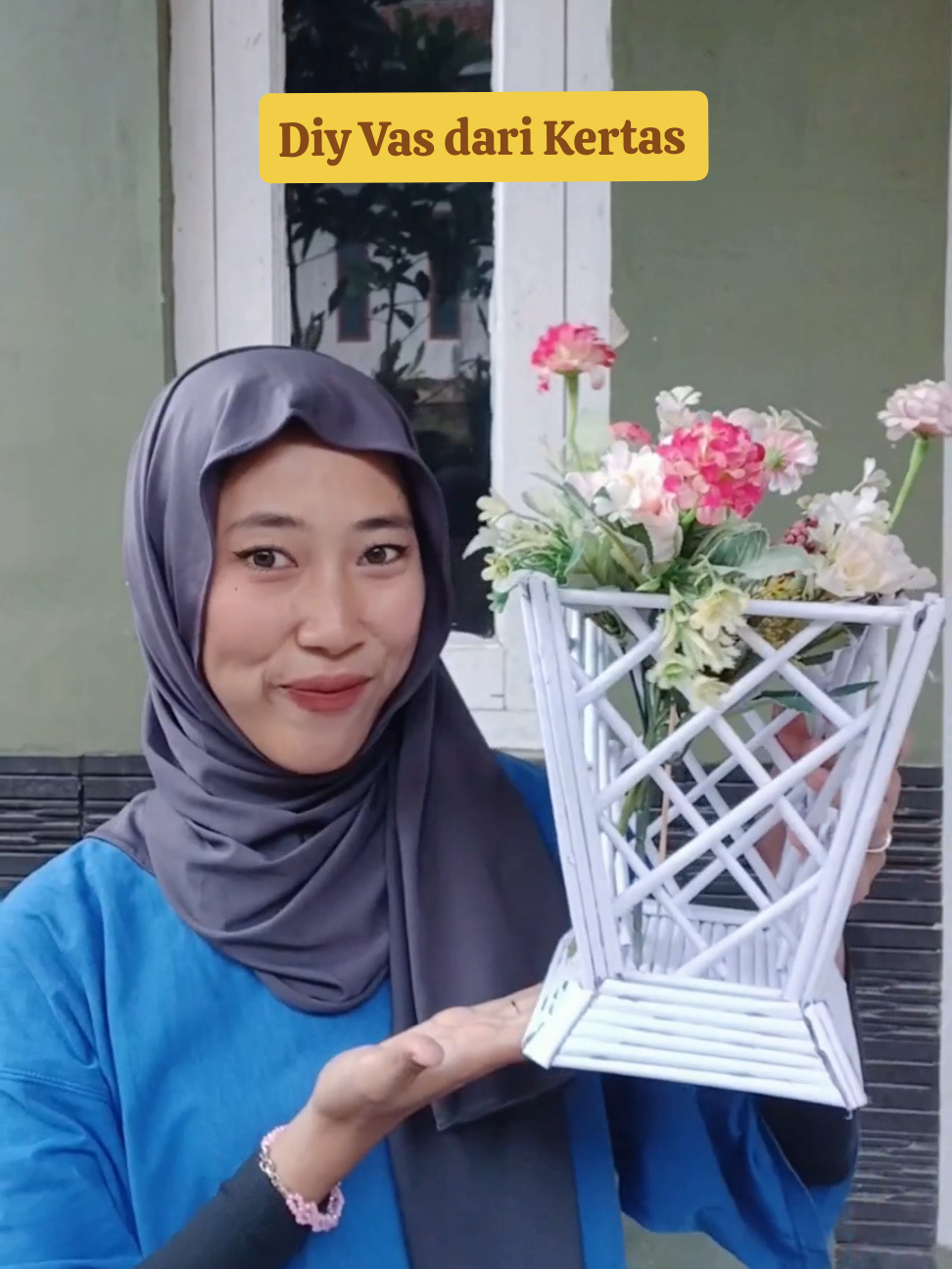 Diy vas estetik dari gulungan kertas? bisaaaa #fyp #fypage #DIY #diycraft #crafts #kerajinantangan #5minutecrafts #ideas #vasbunga #tutorial 