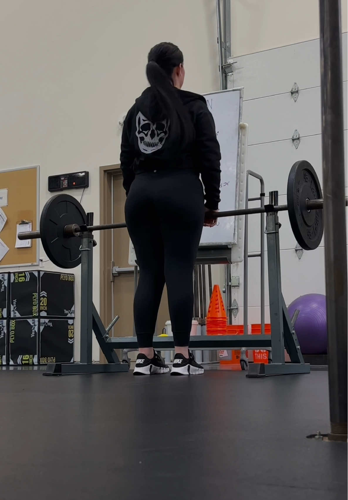 Happy Saturday 💀 @Gymreapers #gymreapers #skullhoodie #croppedhoodie #gymdays #gymfit #OOTD #zipuphoodie #saturdaylift #rdl #workoutroutine 
