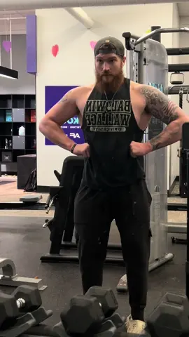 Upper dynamic day goes crazy  #fyp #weightlifting #powerlifting #bigbackactivities #fatboi #posing #posing #gym #weightlfiting #bigfella 