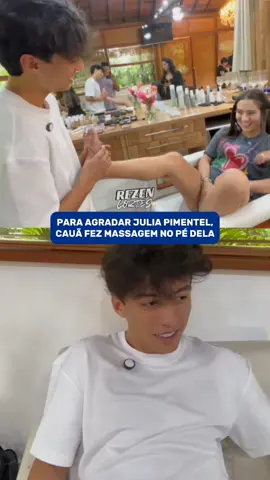 Cauã fez massagem no pé de Julia Pimentel  #fyy #fyp #viral #juliapimentel #cauasouza #casal #caju  @julia pimentel @juliadaily @família pimentel @Pimentel no off @Cauã sem Souza @Cauã Souza 