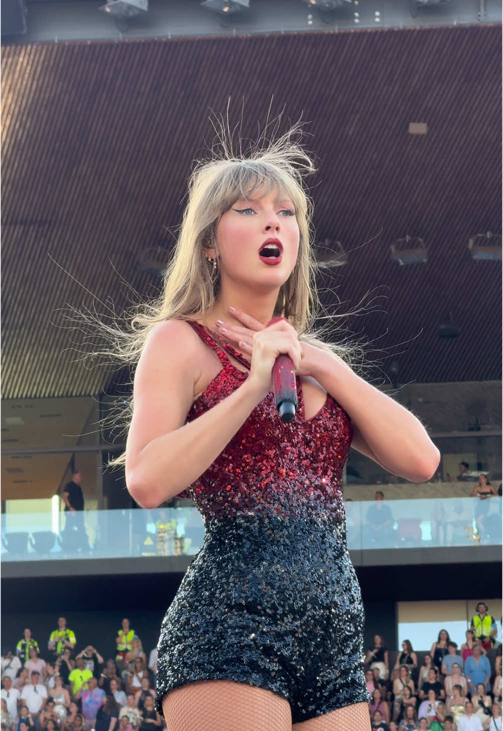 Unreal experience being close enough to see Taylor’s arm hairs #taylorswift #erastour #letzigrundstadion #frontrow #erastourzurich #ikywt @Taylor Swift @Taylor Nation 