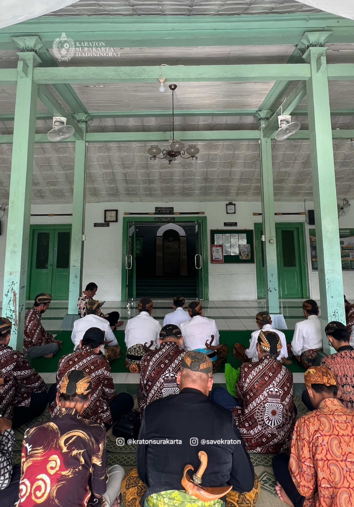 Sahadat Quresh Karaton Surakarta Hadiningrat - Masjid Laweyan Surakarta , Pasareyandalem Kyai Ageng Henis Laweyan.   #karatonsurakartahadiningrat #LIVEhighlights #TikTokLIVE #LIVE 