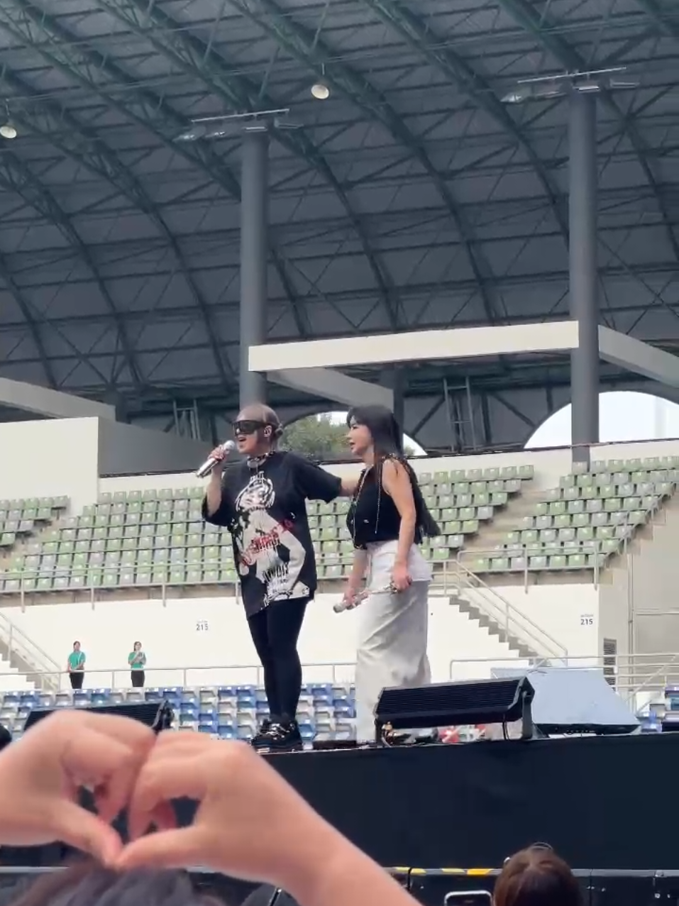 2ne1 vip soundcheck kuala lumpur. #2ne1vipsoundcheck #2ne1welcomeback #2ne1 #kualalumpur #vipsoundcheck #malaysia 