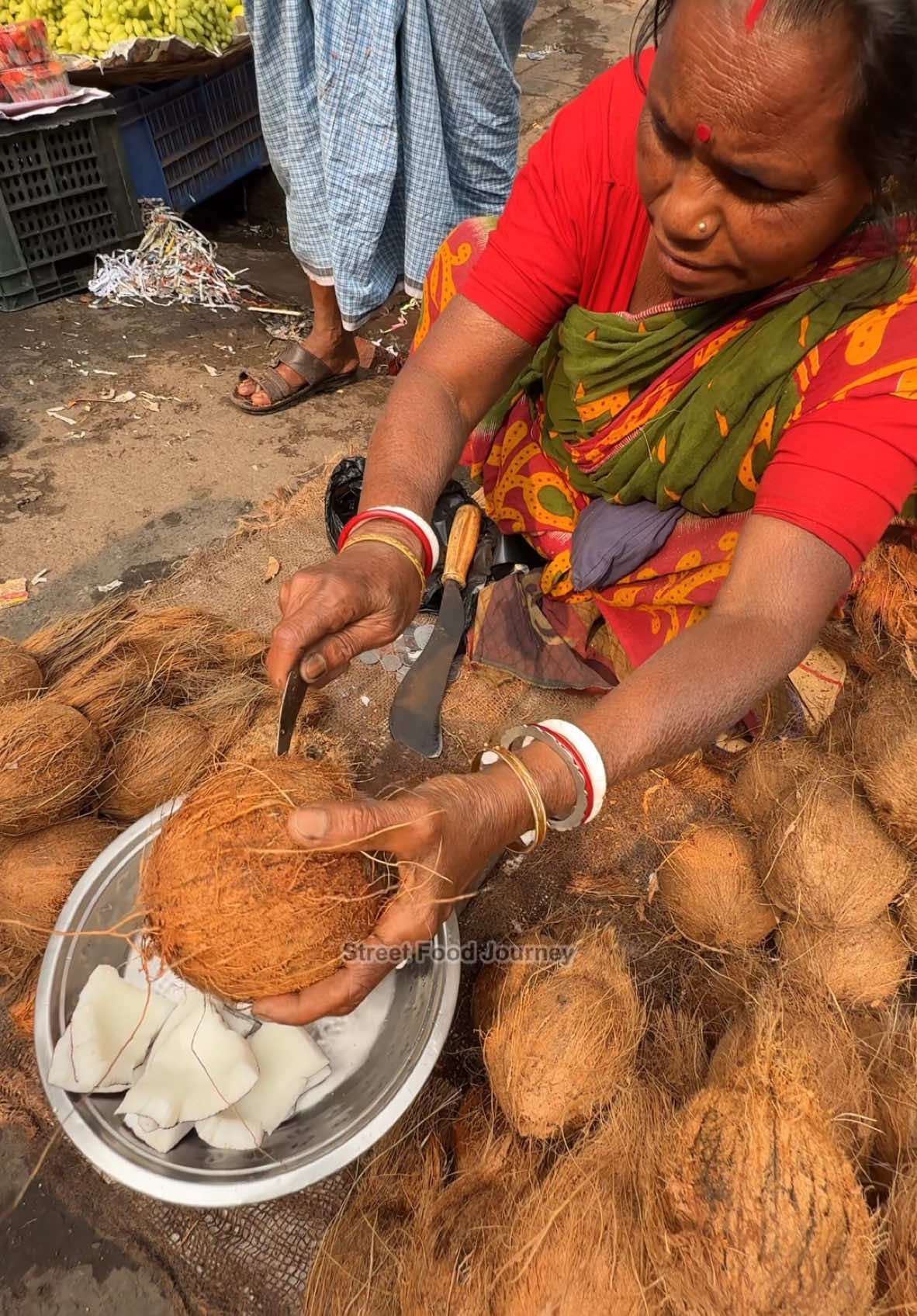 Indian Aunty Sells Peeled Coconut At Local Market  🔍 Business name  Coconut   📍Address Kolkata, India 💵 Price  50 Rupee/$ 0.60 USD #coconut #india #streetfood #viral 
